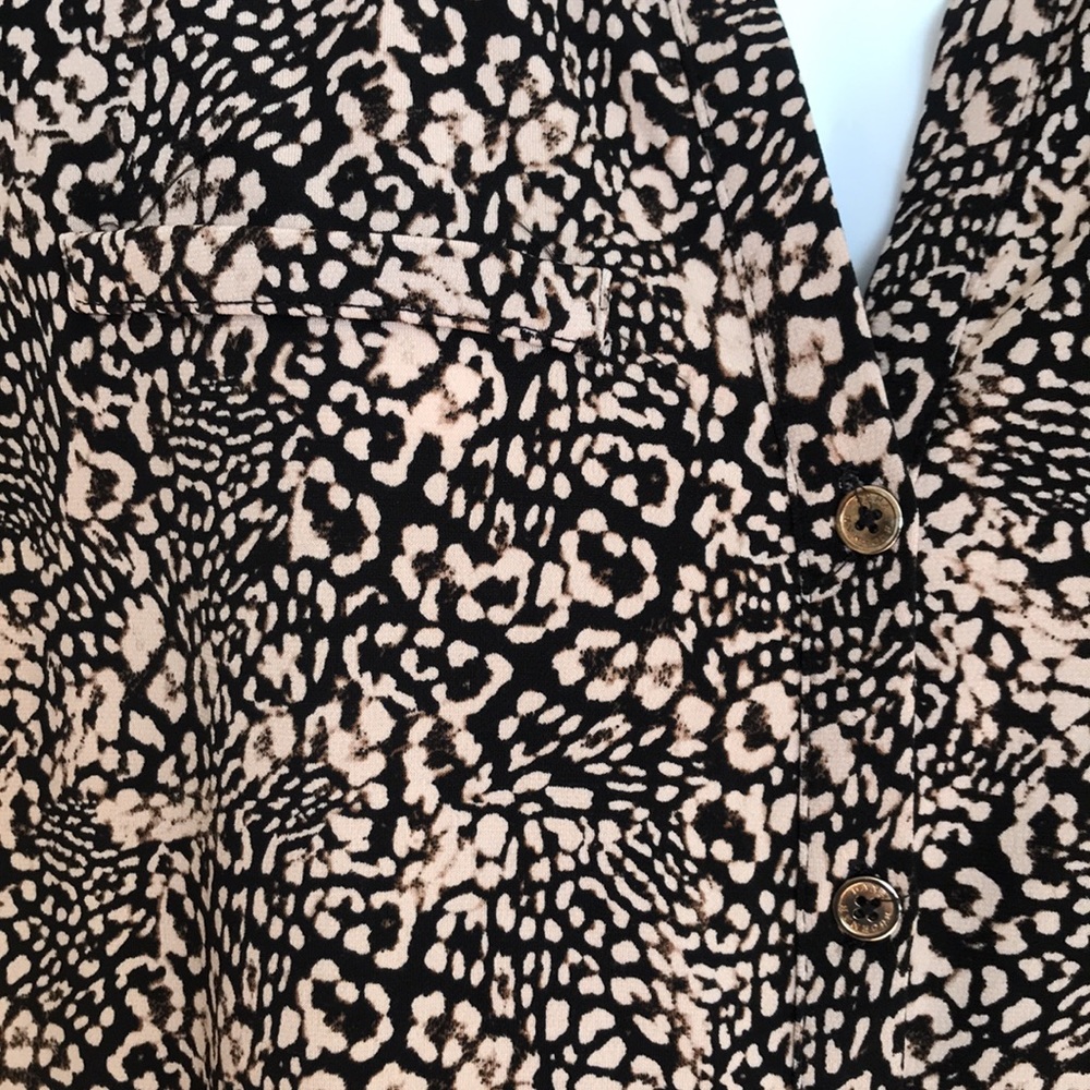 Dana Buchman women button down Ruffle button top. - Picture 3 of 10